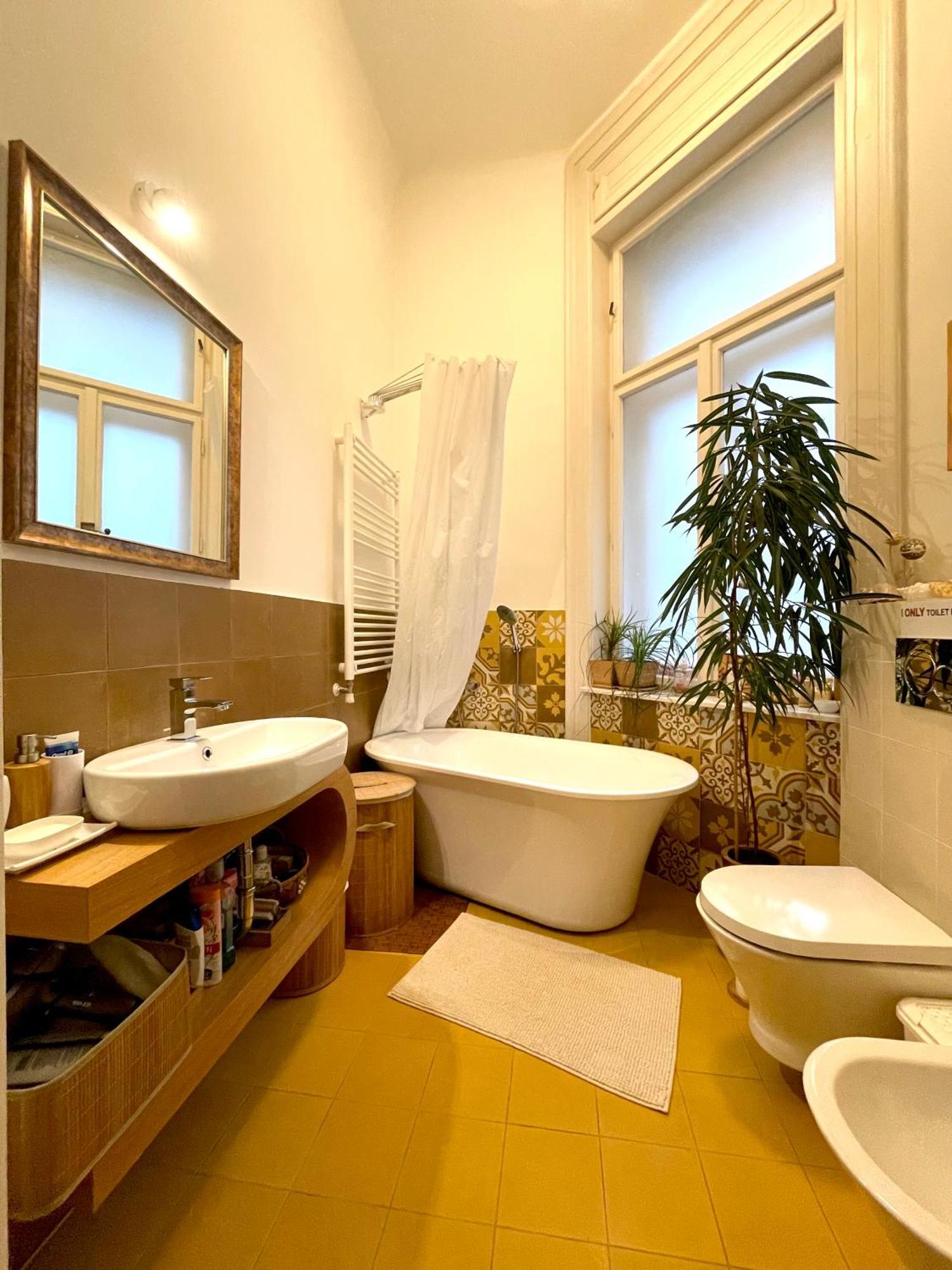 Amber Pearl Apartment 2 Rooms And 2 Bathrooms At Kalvin Square Budapest Exterior photo