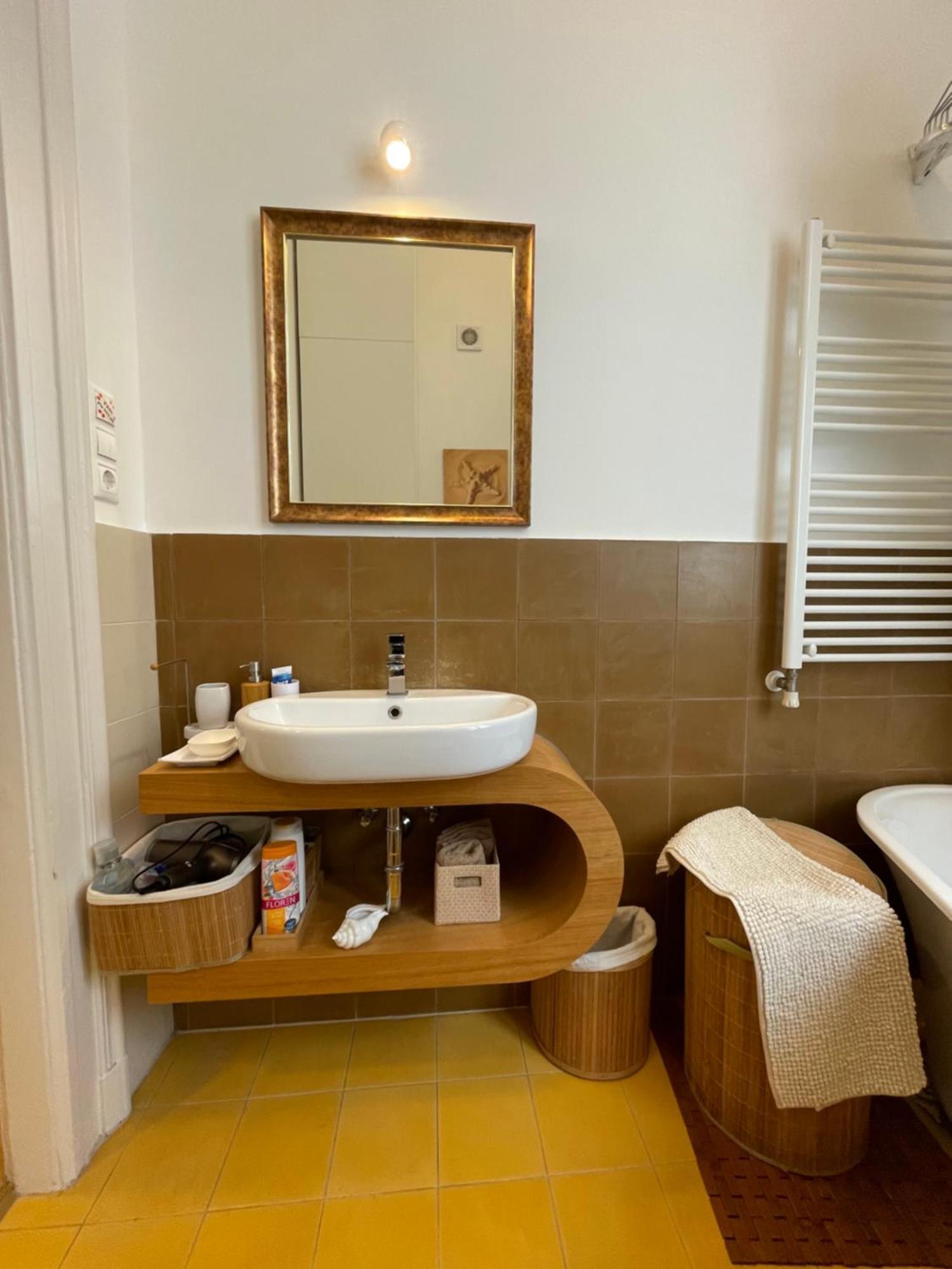 Amber Pearl Apartment 2 Rooms And 2 Bathrooms At Kalvin Square Budapest Exterior photo