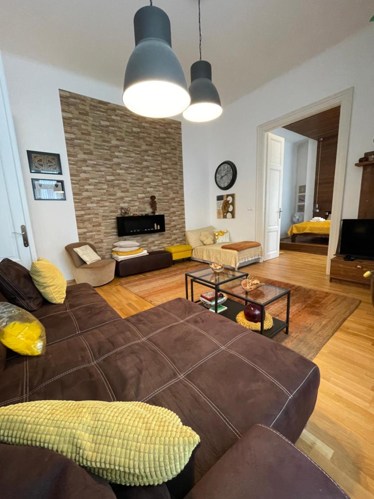 Amber Pearl Apartment 2 Rooms And 2 Bathrooms At Kalvin Square Budapest Exterior photo