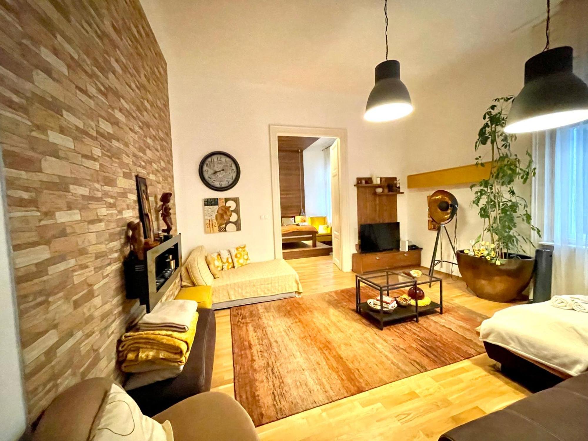 Amber Pearl Apartment 2 Rooms And 2 Bathrooms At Kalvin Square Budapest Exterior photo