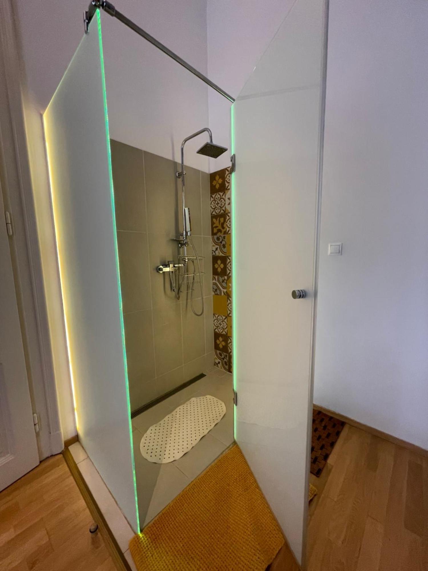 Amber Pearl Apartment 2 Rooms And 2 Bathrooms At Kalvin Square Budapest Exterior photo