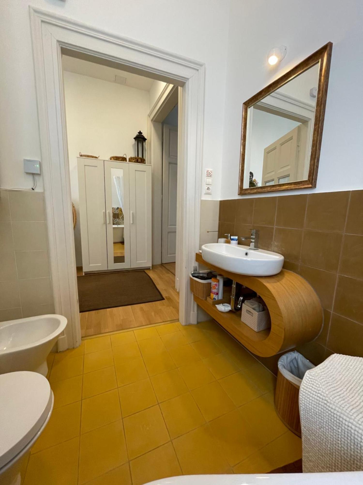 Amber Pearl Apartment 2 Rooms And 2 Bathrooms At Kalvin Square Budapest Exterior photo