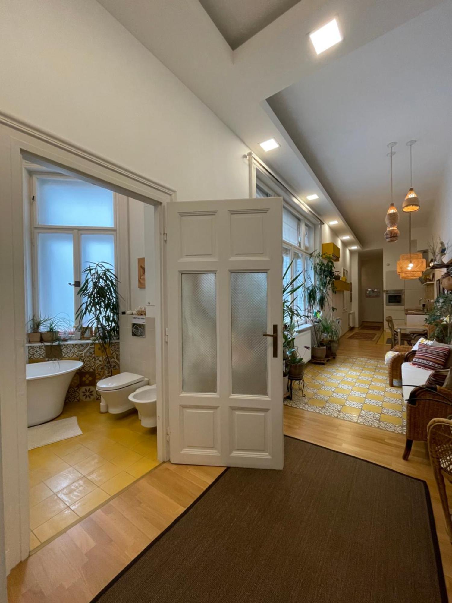 Amber Pearl Apartment 2 Rooms And 2 Bathrooms At Kalvin Square Budapest Exterior photo